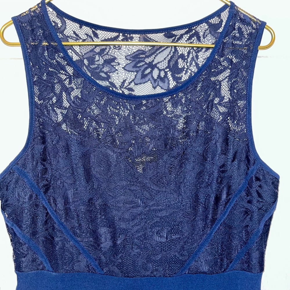 Ladies floor length navy lace detailed dress size L